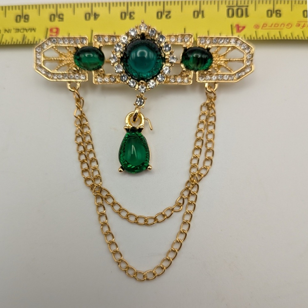Vintage Art Deco Style Emerald Green Gold Tone Brooch Pin with Draped Chain - Picture 4 of 4